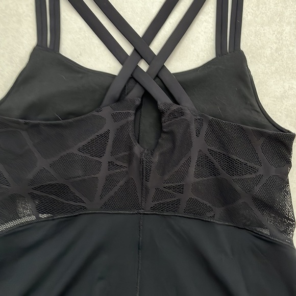 Lululemon women’s mesh panel tank top - Picture 5 of 9